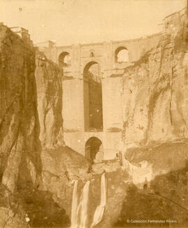 Ronda (Málaga), el Puente nuevo sobre el río Guadalevín en el tajo. Fotógrafo desconocido.