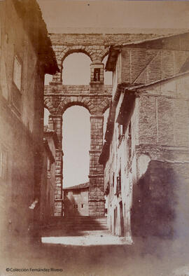 Segovia, calle con el Acueducto al fondo. Charles Clifford.