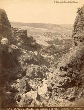 Ronda, vista hacia el Tajo, los molinos y el valle. Garzón.