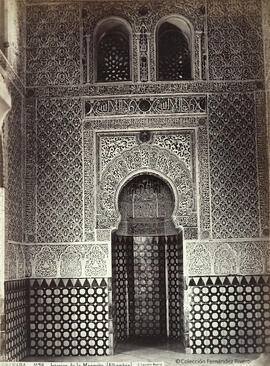 Granada, Alhambra, el mihrab en el interior de la Mezquita de El Partal. J. Laurent. Madrid.