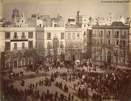 Cádiz, plaza de San Antonio con sillas alrededor, carruajes, un kiosco y numeroso público. Léon et Lévy.