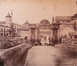 Córdoba, Puerta del Puente. Fotógrafo desconocido
