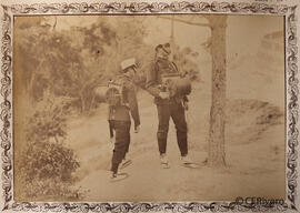Madrid, soldados realizando el tendido y repliegue del cable de una "Estación" de telégrafos, manualmente. Fotógrafo desconocido