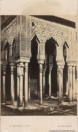 Granada, la Alhambra, templete oriental en el Patio de los Leones. J. Laurent.