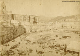 Málaga, Cortina del Muelle y actividad en torno al puerto con la Catedral. Fotógrafo desconocido