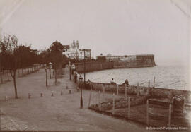 Cádiz, Alameda Apodaca y caletilla de Rota, al fondo la Iglesia del Carmen. Fotógrafo desconocido.