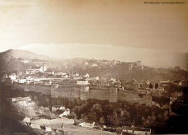 Granada, Murallas de la ciudad y fortaleza de la Alhambra con Sierra Nevada, vista desde el mirador de San Cristobal. Charles Mauzaisse