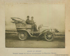 París, Georges Cornier, conductor, y Georges Bouton, en el coche Modelo 1904 de la firma "De Dion Bouton". Fotógrafo desconocido.