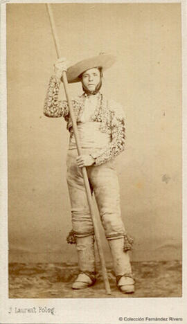 Madrid, retrato de un picador no identificado con su pica. J. Laurent.