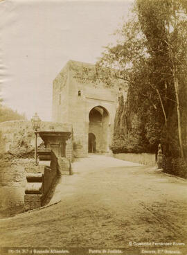 Granada. Puerta de la Justicia. Linares.