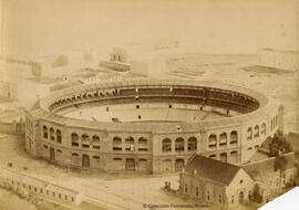 Málaga, Plaza de Toros de la Malagueta y Hospital Noble. Fotógrafo desconocido