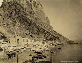 Gibraltar. Catalan Bay, playa con barcas y ropa tendida. Fotógrafo desconocido.