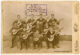 Valladolid, retrato de un grupo de alumnos con guitarras y laúdes de "La Armonía", Centro musical de Valladolid en Abril de 1914. Marcelino Muñoz.