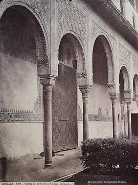 Granada, Alhambra, lateral del patio de los Arrayanes. J. Laurent.