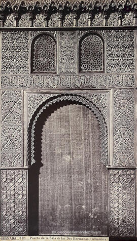 Granada, Alhambra, puerta de la sala de las Dos Hermanas. J. Laurent.