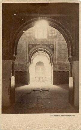 Granada, Alhambra, Patio de los Leones desde la Sala de Dos Hermanas. Mauzaisse.
