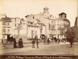 Málaga, Cortina del Muelle con niños y transeuntes. J. E. Puig.