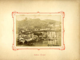 Ondarroa (Vizcaya), vista desde la ría del Artibai con el Puente Viejo. Fotógrafo desconocido.