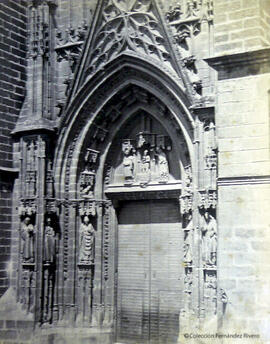 Sevilla, catedral, puerta del Bautismo. Francis Frith & Co.