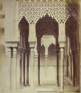 Granada, Alhambra, Patio de los Leones, templete. Masson.