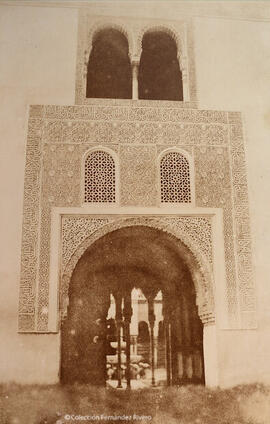 Granada, Alhambra, puerta de entrada al Patio de los Leones. De Launay.