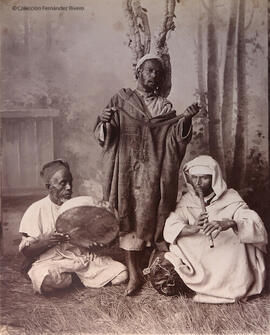 Tánger (Marruecos), retrato de tres personajes, dos músicos y un encantador de serpientes. Antonio Cavilla