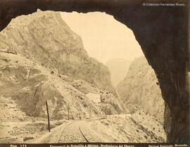 El Chorro (Málaga), ferrocarril de Bobadilla a Málaga, desfiladero y túnel. R. Garzón.