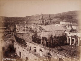 San Cristobal de Cea (Orense), Monasterio de Santa María la Real de Osera, ruinas del claustro de los pináculos. Valentín Medía.
