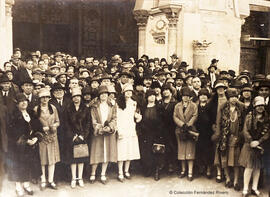Córdoba, Mezquita, Puerta de La Palma con un grupo numeroso de excursionistas de Málaga. Francisco Sánchez