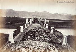 Málaga - Puente sobre el río Guadalhorce en obras, al fondo la ciudad de Málaga. José Spreáfico.