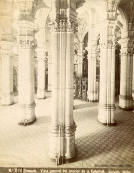 Granada, Catedral, nave interior. Garzón fotº.