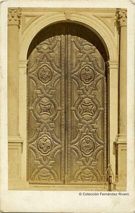Málaga, Catedral, puerta principal en madera. Fotógrafo desconocido.