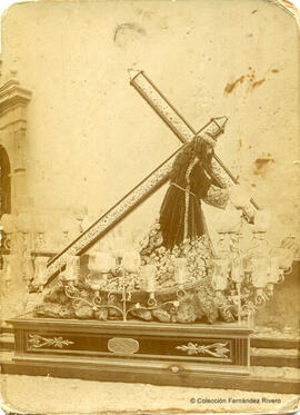 Málaga, Imagen de "Jesús Nazareno del Paso" de la cofradía de "La Esperanza" en el "trono" ante la Iglesia de Santo Domingo . Fotógrafo desconocido.