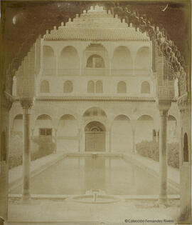 Granada, Alhambra, Patio de los Arrayanes. Masson.