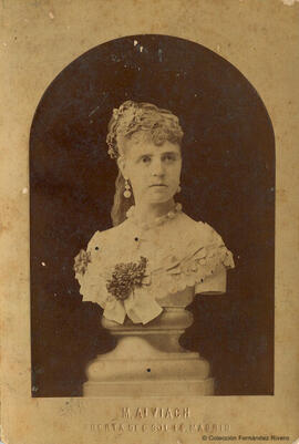 Madrid, retrato de una mujer desconocida a modo de busto escultórico. M. Alviach.