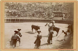 Nimes (Francia), corrida de toros en la Arena, "Guerrita, Litri in Nimes, 10 Juin 1894". J. Gavanon.