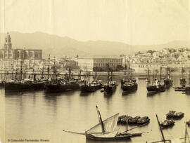 Málaga, el puerto y la catedral desde la Farola. Autor desconocido.