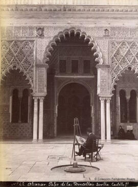 Sevilla, Alcázar, Patio de las Doncellas con un pintor y su caballete. Miguel Castillo.