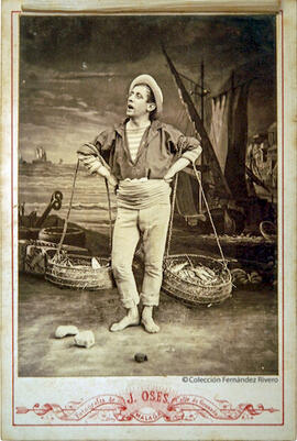 Málaga, retrato de estudio de un "Cenachero" o vendedor ambulante de pescado, personaje típico malagueño. Jean Laurent