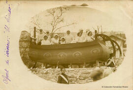 Madrid, carroza de carnaval con grupo de hombres y mujeres. Fotógrafo desconocido.