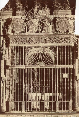Sevilla, Catedral, interior, reja de la reja de capilla de la Concepción, obra de Pedro Muñoz. J. Laurent y Cia.
