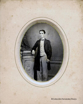 Barcelona, retrato de hombre joven. Moliné y Albareda.