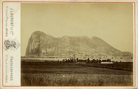 Gibraltar, vista del Peñón desde la parte española. J. Laurent y Cia.