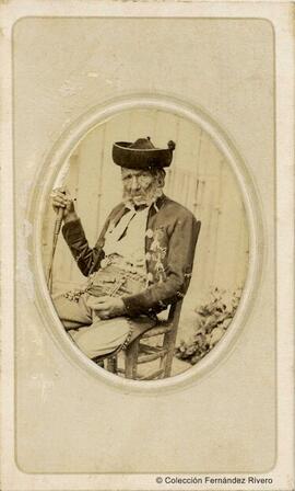 Granada, retrato del “Príncipe jitano” Mariano Fernández sentado. Fotógrafo desconocido