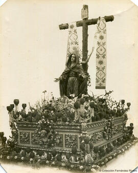 Málaga, imagen de la Soledad en su trono procesional, de la Hermandad del Santo Traslado y Nuestra Señora de la Soledad, Iglesia de San Pablo. Fotógrafo desconocido