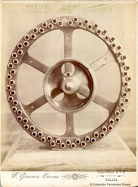 Málaga, eje mecánico en metal, vista frontal de la base. Felipe Giménez Lucena.