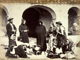 Córdoba, las Ermitas, los frailes repartiendo sopa a los pobres. J. Laurent.
