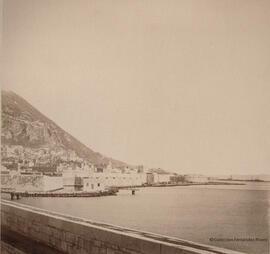 Gibraltar, panorámica desde el muelle nuevo (3 de 3 partes junto con la FG_0011_096 y FG_0011_097). Gustave Dautez