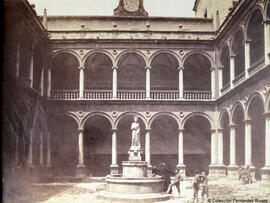 Valencia, Real Colegio Seminario del Corpus Christi, patio porticado con profesores y alumnos. J. Laurent y Cia.