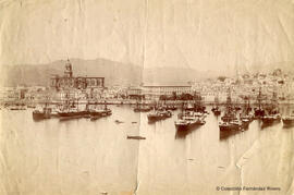 Málaga, panorámica de la ciudad y el puerto desde lo alto de la Farola. Ayola.